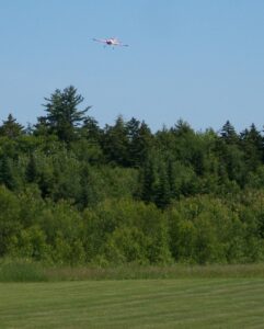 100_8333 3-D R/C on approaching to land